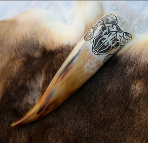 Cuernos de buey de vaca medievales auténticos 2025 logotipo grabado personalizado soporte de jarra vikinga pulida cerveza de estilo religioso artesanías naturales - Product Image 4