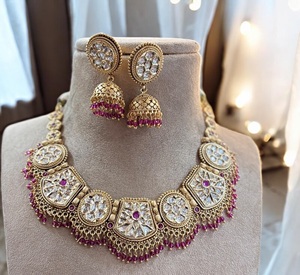Conjunto de collar Rajwadi tradicional de calidad superior con pendientes Conjunto de collar chapado en oro con pendientes para ropa de boda para mujer - Product Image 4