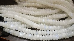 Natural White Rainbow Moonstone Rondelle Plain cuentas lisas 8-9mm Strand 8 pulgadas de largo - Product Image 2