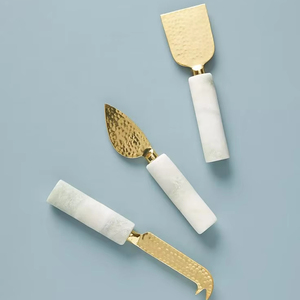 Juego de cuchillos para queso de resina y acero de lujo, Juego de 4 piezas con asas doradas, herramientas elegantes para servir queso, elegantes acentos de resina para fiestas - Product Image 2