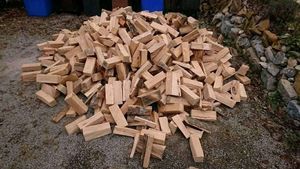 Le meilleur bois de chauffage dur de chêne pas cher facile à utiliser bois de chauffage séché naturel de l'espagnol 22L stockage à vendreLe meilleur chêne dur - Product Image 2