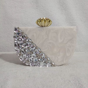 Conjunto Completo de Collar con Colgante de Mariposa Vintage Chapado en Oro con Imitación de Perla y Bolso de Resina con Forma de D para Mujer, Ideal para Bodas - Product Image 1