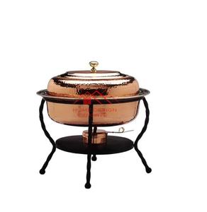 Réchaud en métal au design martelé dans un buffet de service martelé - Product Image 3