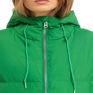 Chaqueta acolchada de invierno verde para mujer de diseño personalizado de alta calidad al por mayor estilo formal acabado con logotipo personalizado - Product Image 4