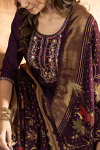 Esthétique ethnique élévatrice sur mesure pantalon droit Kurti Dupatta ensemble artisanat indien authentique pour la vente en gros B2B - Product Image 3