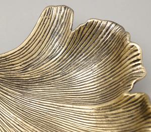 Plato de hojas decorativas de aluminio Lujoso diseño de Palma Centro de mesa elegante Ideal para mesa de comedor y decoración del hogar - Product Image 6