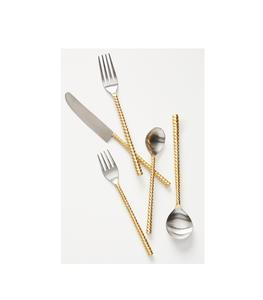 Ensemble de couverts artistiques en métal fabriqués à la main pour une décoration intérieure traditionnelle et une configuration de salle à manger intérieure ou extérieure élégante. - Product Image 1