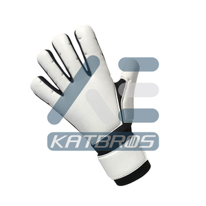 Gants de gardien de but de football de classe supérieure avec une prise en main en latex souple, ajustement équilibré pour des blocages confiants, équipement de gants de football - Product Image 2