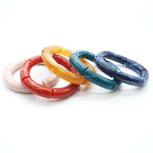 Brazalete de pulsera de resina multicolor elástico de moda superior Brazaletes de pulsera de resina de cuentas de tubo de moda para uso en fiestas - Product Image 2