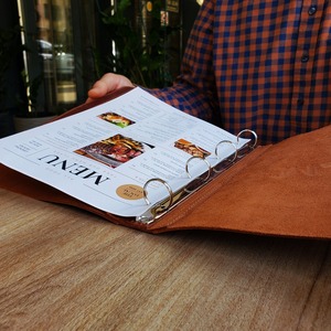 A4 con soporte central elástico con carpeta de restaurante en relieve cubierta personalizada - Product Image 4