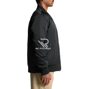 Veste bomber noire pour homme RC FITNESS, couleur unie, fermeture éclair, col rabattu, coupe classique, logo sur la manche gauche, style décontracté - Product Image 1