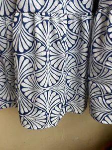 Robe longue décontractée à volants imprimé bloc à la main aspect fleuri sans manches maxi indien encolure Henley avec pompon robe maxi d'été - Product Image 6