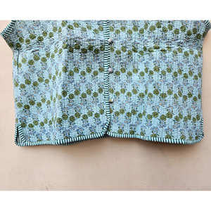 Eleva tu Estilo con esta Chaqueta de Algodón Estampada a Mano, Acolchada, Verde Suave a Rayas, Cómoda, Duradera y Reversible - Product Image 3