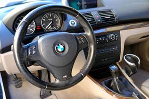 BMW 128i Cabriolet 2011 d'occasion en bon état, boîte manuelle 6 vitesses, pack M Sport, provenance Californie - Product Image 4