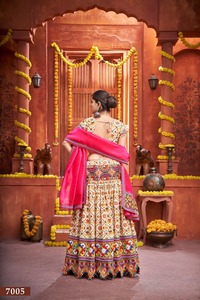 Navratri lehenga choli แบบดั้งเดิมเทศกาลอินเดียคอลเลกชัน lehenga choli สำหรับสุภาพสตรี - Product Image 4