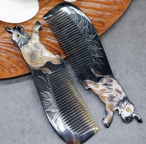 Peine de Cuerno de Búfalo con Tallado y Grabado 3D para el Cuidado del Cabello y un Estilo Elegante de Alta Calidad - Product Image 1