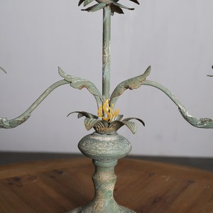 Candélabre à l'aspect unique Pot à bougie décoratif de table pour fête de mariage élégant de couleur rustique avec approvisionnement en candélabres de qualité supérieure - Product Image 4