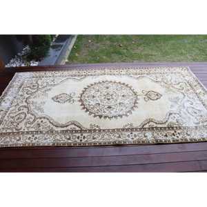 Tapis turc vintage, grand tapis de 4,6 x 8,7 pieds, tapis en laine blanc et marron à pois - Product Image 3