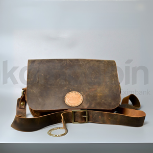 Étui à lunettes de soleil en cuir PVC de qualité supérieure, doux, avec renfort métallique, design protecteur, modèle fabriqué en Indonésie, Komodoin - Product Image 1