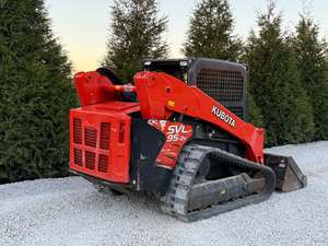 Fournisseur en gros de chargeuses compactes sur chenilles Kubota SVL95-2s, haute puissance, avec cabine fermée, commande par joystick et climatisation. - Product Image 4