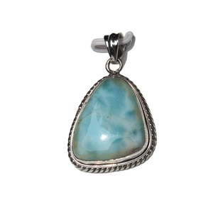 Collier pendentif en Larimar naturel, serti clos, fait main, pièce inspirée des artisans, cristal de guérison, bijou moderne unisexe en pierres précieuses - Product Image 5