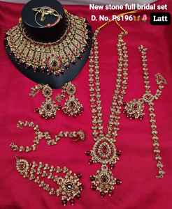 Ensemble de collier ras du cou de mariée, boucles d'oreilles plaquées or, Maang Tikka, bijoux ethniques pour mariage, fête, femmes, tendance, faits à la main avec des perles - Product Image 1