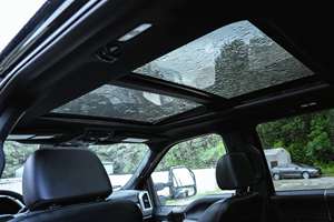 2025, faible kilométrage, transmission automatique, sièges en cuir, sans accident et prêt à être expédié - Product Image 5