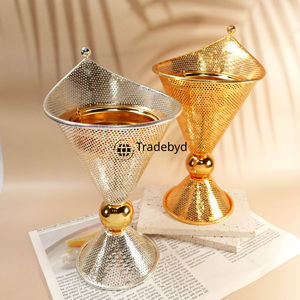 Quemador de metal hecho a mano Tradebyd Bakhoor Mukhbar árabe tradicional para spa y meditación - Product Image 1