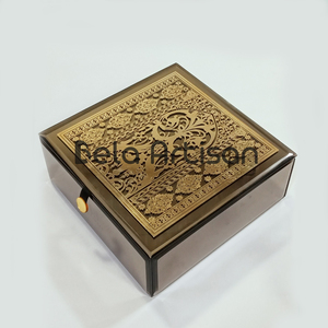 Joyero de cristal personalizado único, joyero de espejo de cristal personalizado, recuerdo personalizado y regalo de exhibición - Product Image 4