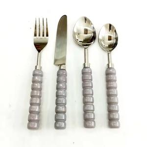 Vente chaude sur une qualité exceptionnelle, un design moderne et élégant hautement utilisé ensemble de couteaux à fromage 3 pièces pour la coupe du fromage fabriqué en Inde - Product Image 3