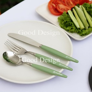 Ensemble de couverts modernes en acier inoxydable avec manche en bois de hêtre GDF-109, vente en gros de couverts pour mariage - Product Image 3