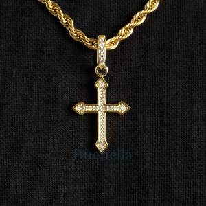 18K Chapado en oro 925 Plata de Ley Chapado en oro blanco VVS Moissanite Diamante Hombres Collares Moissanite Micro Cruz Celta Colgante - Product Image 1