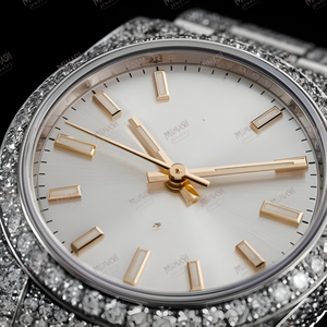 Montre en diamant Moissanite de qualité supérieure |   Éclat glacé ultime pour des looks tendance, élégants et distinctifs - Product Image 2