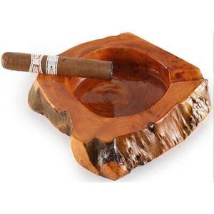 Cendrier en bois carré pour table à fumer avec bords lisses offrant une expérience de fumer confortable et élégante - Product Image 6