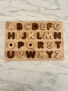 Puzzle en bois de l'alphabet de qualité supérieure avec lettres amovibles, parfait pour l'apprentissage et le développement de la petite enfance - Product Image 2
