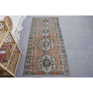 Tapis en laine beige marron classique Patchwork Design 2,8x6,2 pieds Technique de tissage plat pour couloir rectangulaire Tapis en jute Peau de vache Latex - Product Image 1