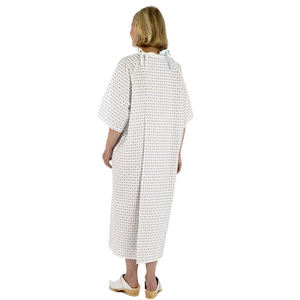 Uniforme de patient unisexe réutilisable et durable de robe d'hôpital avec fermeture arrière complète en mélange de coton pour les hôpitaux et les centres de santé - Product Image 4