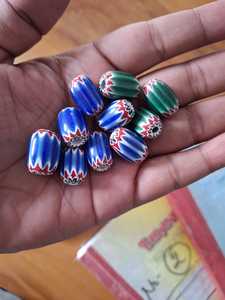 ลูกปัดแก้วเชฟรอนแบบสั่งทำลายแถบสีเขียวแดงขาวน้ำเงินสำหรับร้านขายลูกปัด - Product Image 2