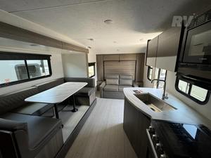 รถบ้านรุ่นใหม่ V-E-N-T-U-R-E RV S-O-N-I-C 220VRB ปี 2024 สมรรถนะสูง พร้อมจำหน่าย - Product Image 4