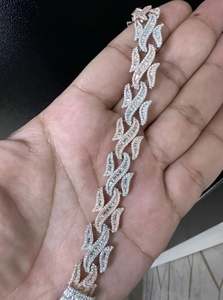 Pulsera de diamantes de moissanita plateada de dos tonos, estilo de tenis helado, pieza de declaración elegante para él o ella, joyería de regalo de San Valentín - Product Image 2