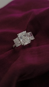 Bijoux fantaisie, or massif 14 carats, diamant de laboratoire blanc radiant avec deux pierres latérales pour bague pour femmes - Product Image 2