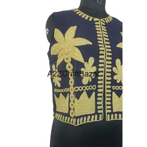 Chaqueta Corta de Algodón Bordada Suzani para Mujer, Elegante y con Estilo, Chaqueta Acolchada de Invierno para Chicas con Mangas Cortadas - Product Image 2