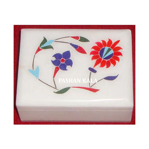 กล่องหินอ่อนสี่เหลี่ยมผืนผ้าผลิตในอินเดีย ประดับด้วยงานฝังมุก - Product Image 1