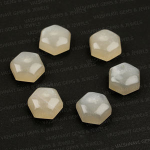พลอยมูนสโตนสีเทาธรรมชาติขนาด10มม. ทรงหกเหลี่ยมเรียบหลังปรับเทียบทรงอัญมณีทรงหลวม - Product Image 4