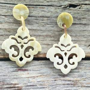 Pendientes de hueso de cuerno de búfalo de primera calidad 100% - Product Image 1