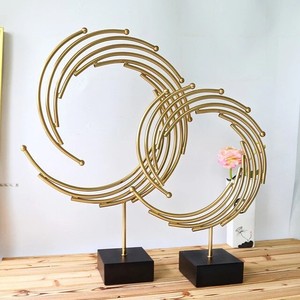 Ensemble de sculptures annulaires en métal abstrait doré moderne en aluminium Décoration intérieure de luxe Bureau Art de bureau Sculpture moderne polie - Product Image 3