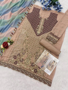 Elegante Top de Georgette Pesado con Dupatta de Organza y Adorno Latkan, Nuevo Lanzamiento, Shalwar Kameez con Trabajo Jari Multihilo, Estilo Indio-Pakistaní - Product Image 4