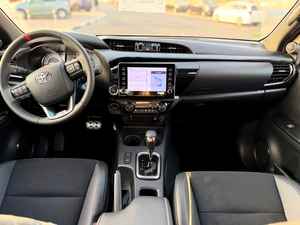 Toyota Hilux GR Sport 2026, 0 km, 299 ch, 6 cylindres, 5 places, transmission automatique, à vendre - Product Image 2