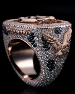 Bague pour homme en argent sterling 925 plaqué rhodium, style goutte d'eau, avec lettres personnalisées serties de diamants Moissanite VVS, finition haute brillance - Product Image 3