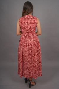 Nouvelle robe longue Anarkali rouge traditionnelle en coton pour l'été, coupe trapèze, motif floral ethnique, col en V, sans manches, doublure en soie - Product Image 2